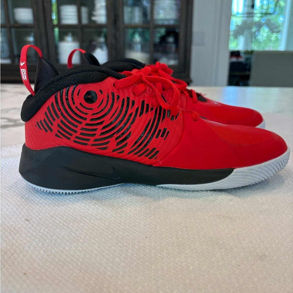 Kids Nike Team Hustle D9 GS 'University Red' basketball shoes - Picture 3 of 9